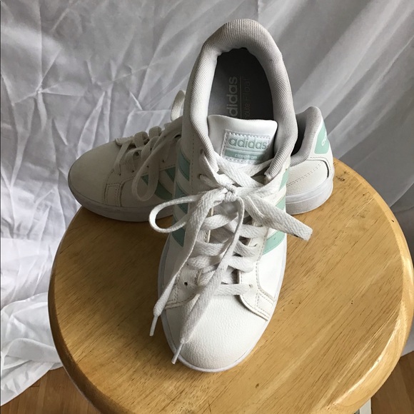 Baby blue adidas Cloudfoam size 6 - Picture 2 of 5